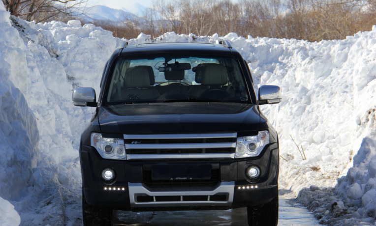 Накладка (юбка) переднего бампера "Broomer Design" (Без ДХЛ) для Mitsubishi Pajero IV (2006-2015) купить недорого с доставкой в Ленинск-Кузнецкий